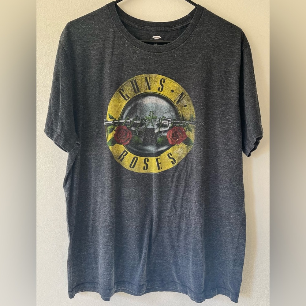 OLD NAVY X GUNS N ROSES TSHIRT